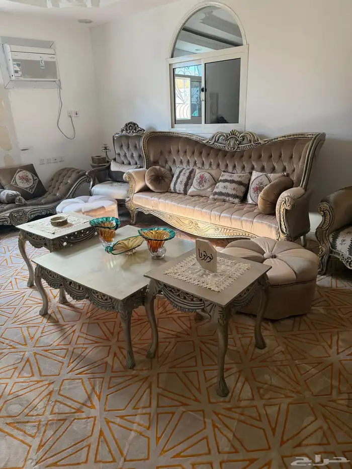 كنب ملكى مع الفرشه للبيع 2