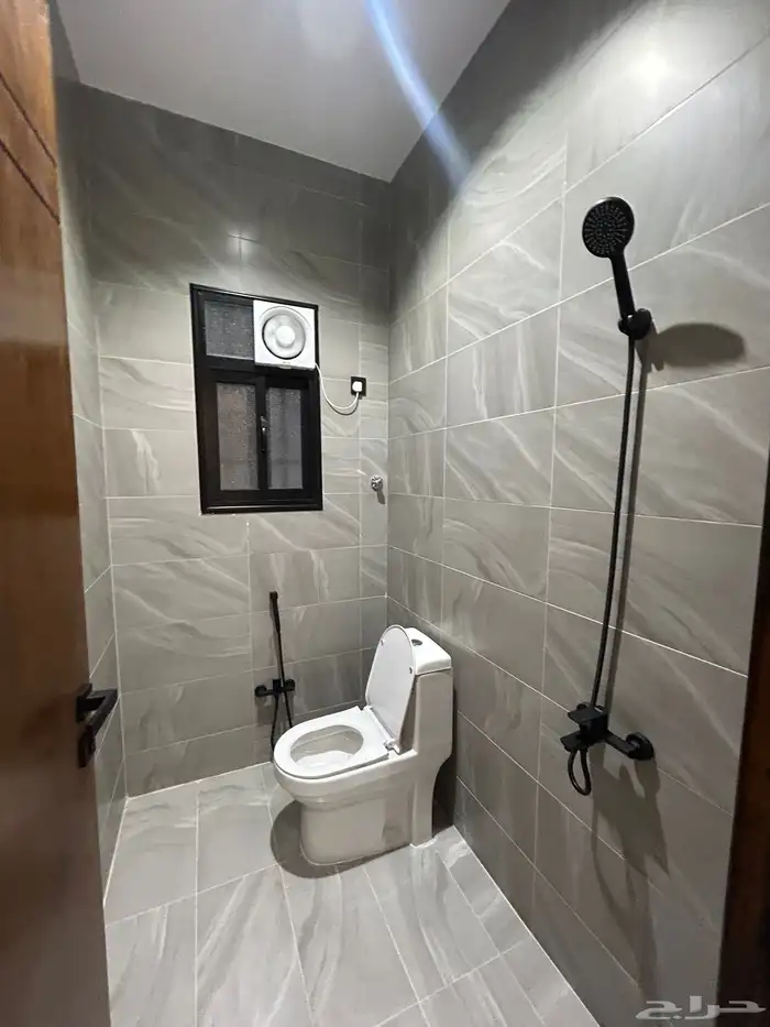 للبيع ارواف علوية احد روفيده بدرج خارجي للملحق موقع متميز 16