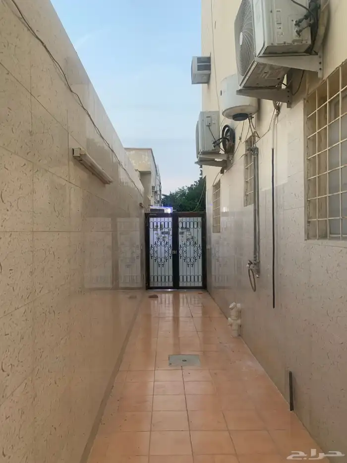 للبيع عماره دورين وملحق 9