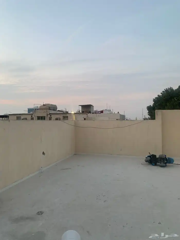 للبيع عماره دورين وملحق 8