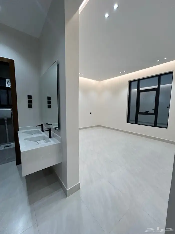 للبيع ارواف علوية احد روفيده بدرج خارجي للملحق موقع متميز 4