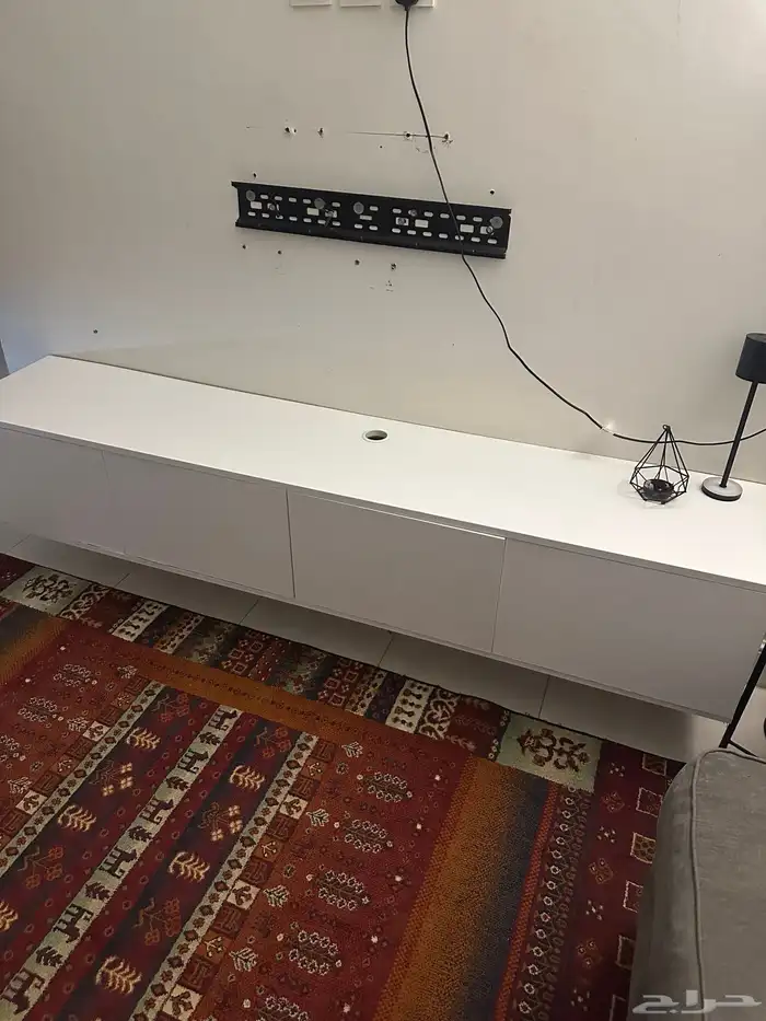 طاولة تلفزيون معلقه مقاس 199سم استخدام 3 شهور 0