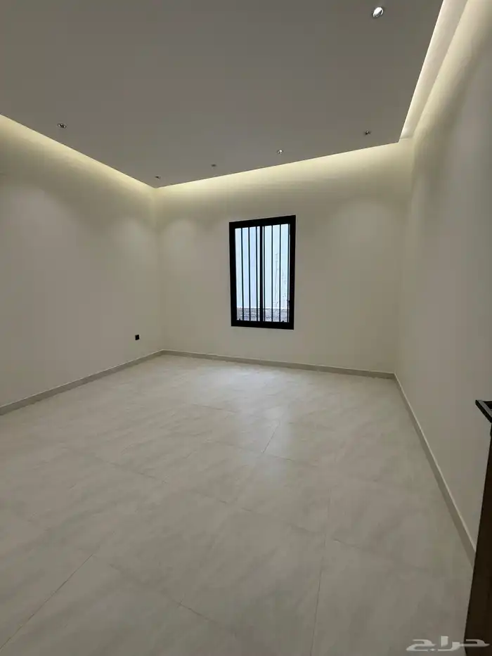 للبيع ارواف أرضيه وعلويه بحوش وسطح خاص المحاله ابها 690الف 16