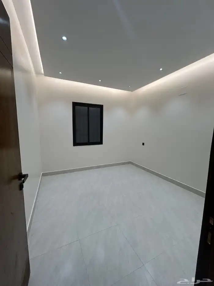 للبيع ارواف علوية احد روفيده بدرج خارجي للملحق موقع متميز 21