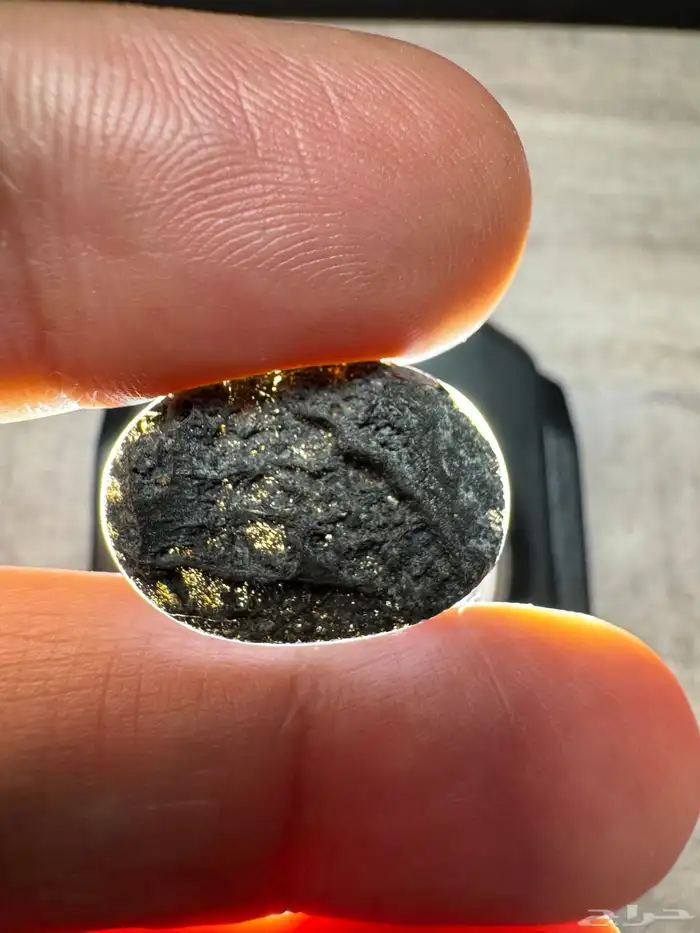 عقيق يماني أسود خام 25