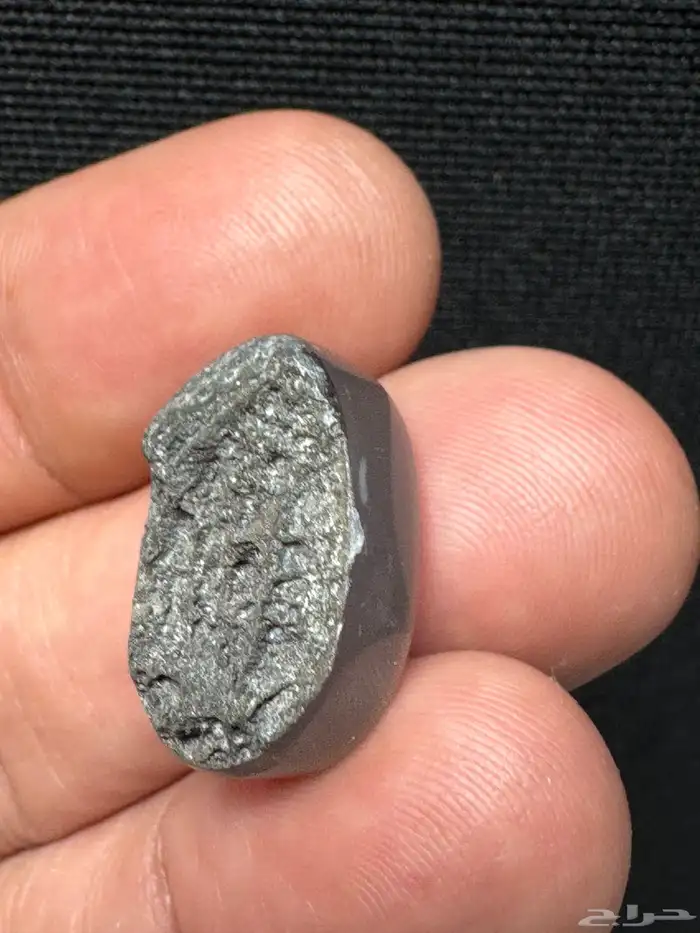 عقيق يماني أسود خام 30