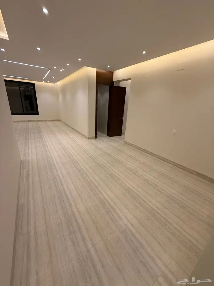 شقة كبيره فاخره للبيع في حي الرمال مخطط تلال 6