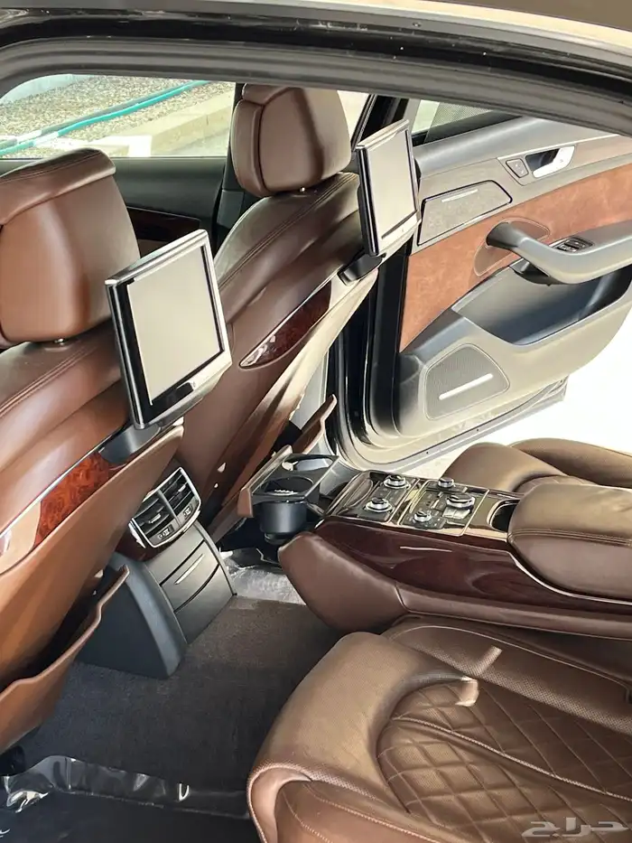 اودي للبيع A8Lنظيف 18