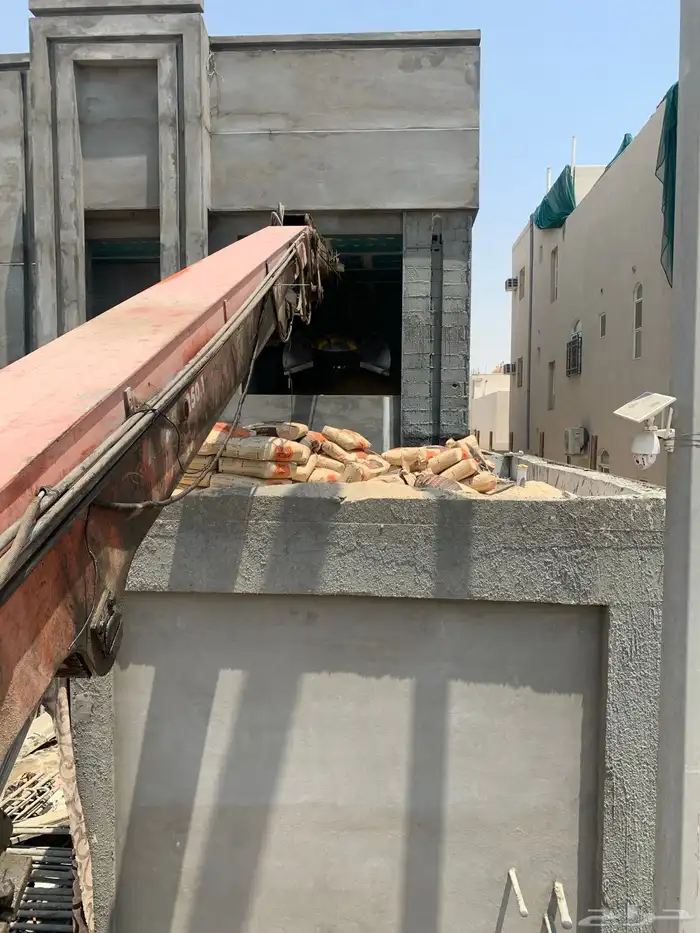 كرين لرفع الرمل ومواد البناء كباش رمل للإيجار 1