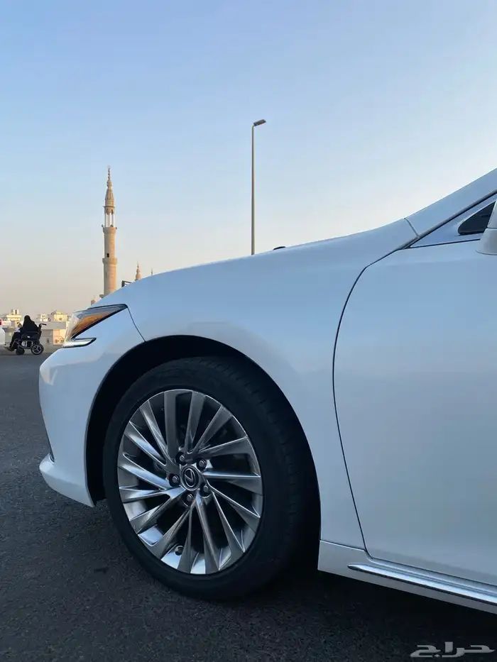 لكزس ES250 صيانات الشركه مالك واحد 13
