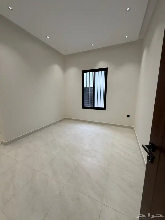 للبيع ارواف أرضيه وعلويه بحوش وسطح خاص المحاله ابها 690الف 32