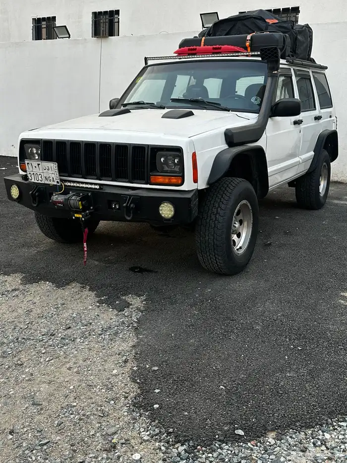 جيب شيروكي مجهز بالكامل للبر نضيف عالشرط 0