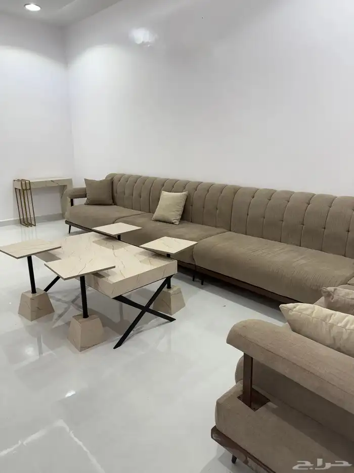 كنب حرف L مع طاولة تقديم وضيافة شبه جديد 1