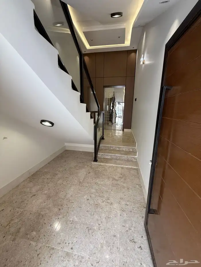 للبيع ارواف أرضيه وعلويه بحوش وسطح خاص المحاله ابها 690الف 24