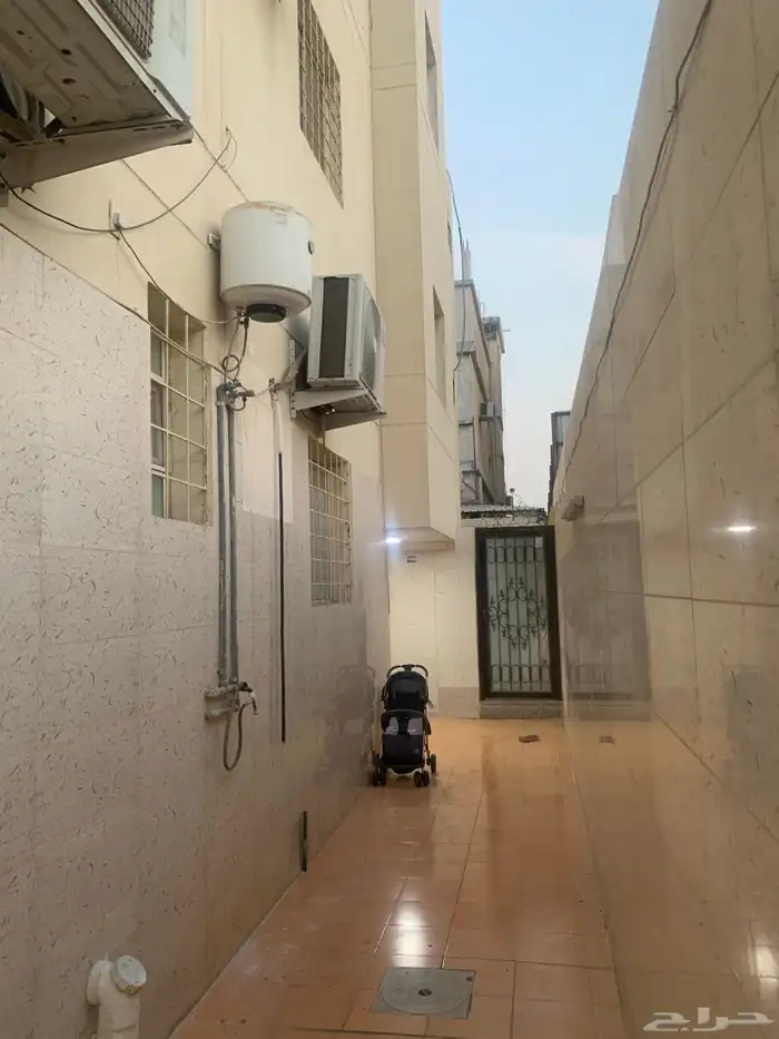 للبيع عماره دورين وملحق 13