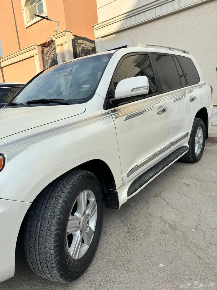 للبيع سيارة جيب تويوتا 1