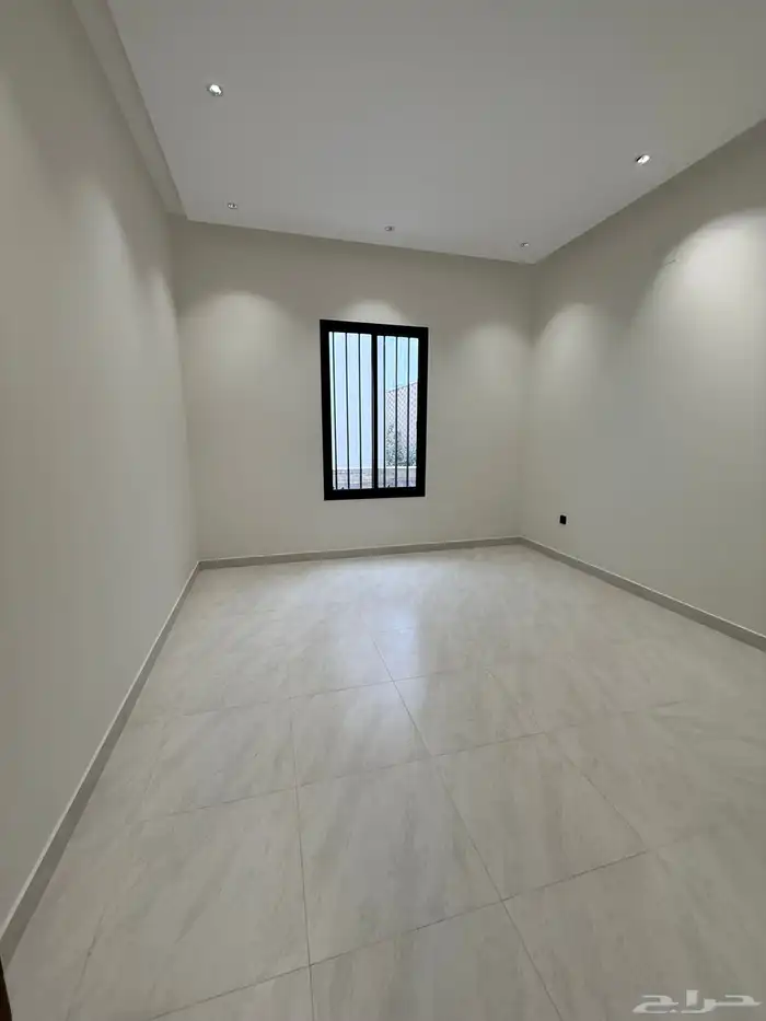 للبيع ارواف أرضيه وعلويه بحوش وسطح خاص المحاله ابها 690الف 17