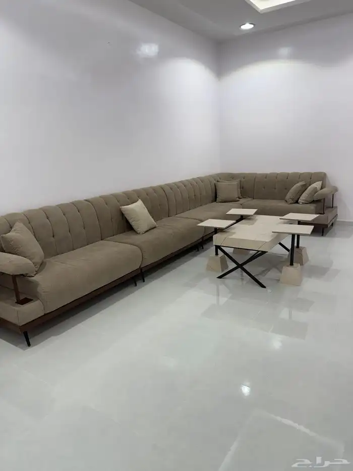 كنب حرف L مع طاولة تقديم وضيافة شبه جديد 0