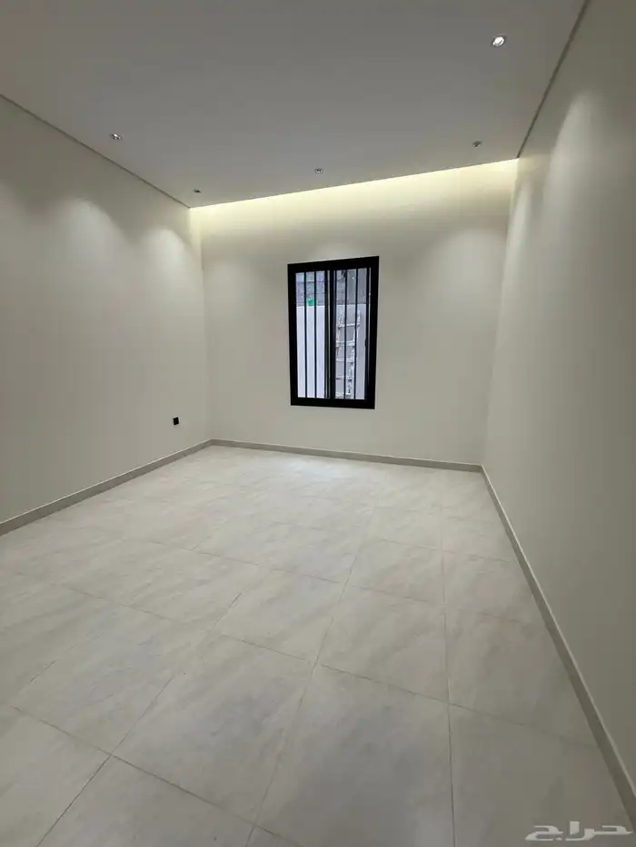 للبيع ارواف أرضيه وعلويه بحوش وسطح خاص المحاله ابها 690الف 12