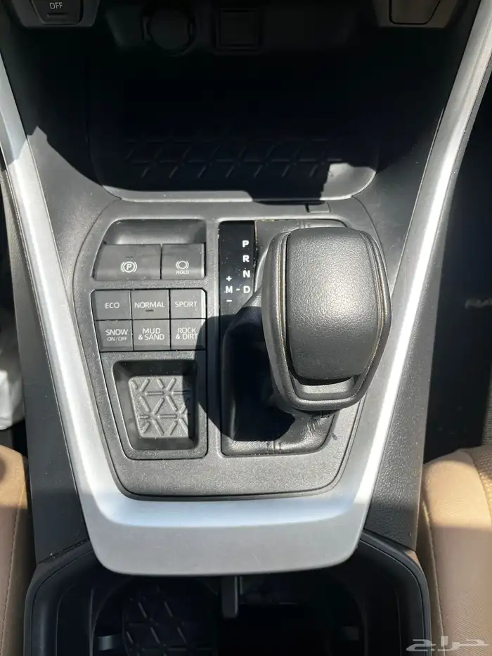 تويوتا رافور بنزين دبل موديل 2022 18