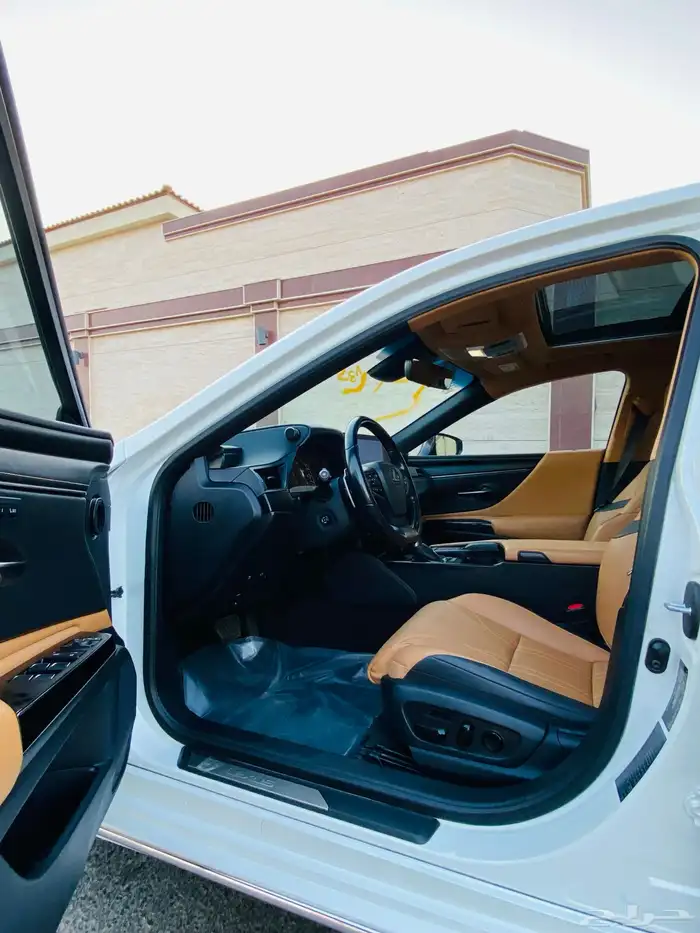 لكزس ES250 صيانات الشركه مالك واحد 24