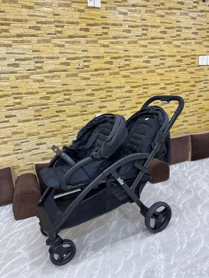 للبيع  عربة توأم من joie   نظيييفة واستخدام بسيط جدا 1