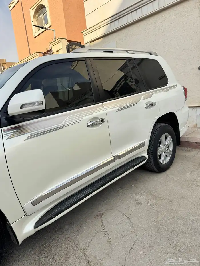 جيب تويوتا لاندكروزر موديل 2014 2