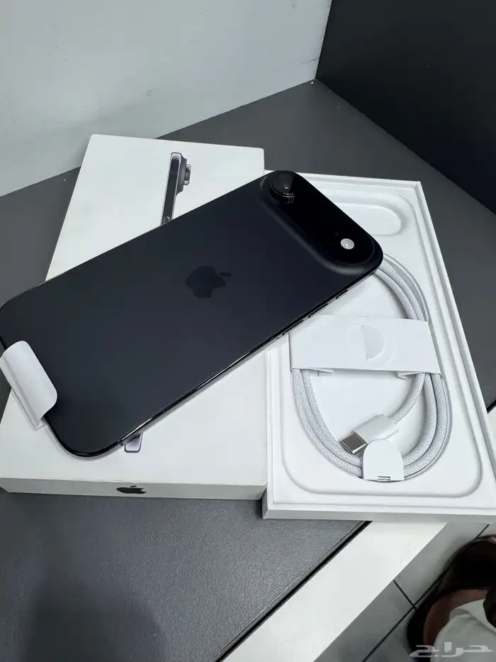 ايفون اير سعة 256 اسود بطاريه 100 مستخدم شبه جديد ب3100 1