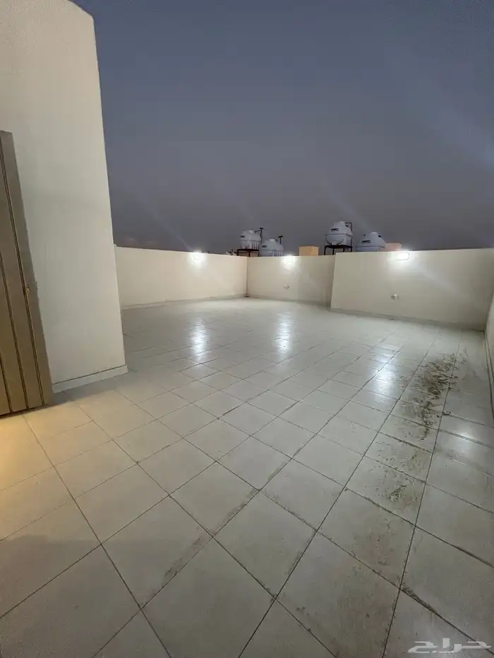 للبيع ارواف علوية احد روفيده بدرج خارجي للملحق موقع متميز 27