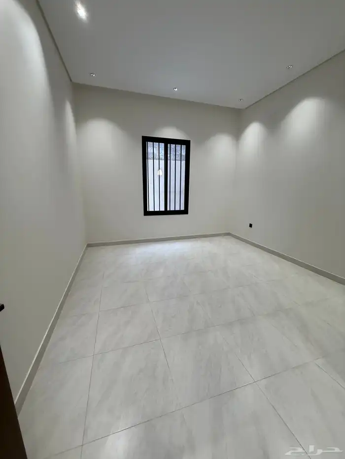 للبيع ارواف أرضيه وعلويه بحوش وسطح خاص المحاله ابها 690الف 15