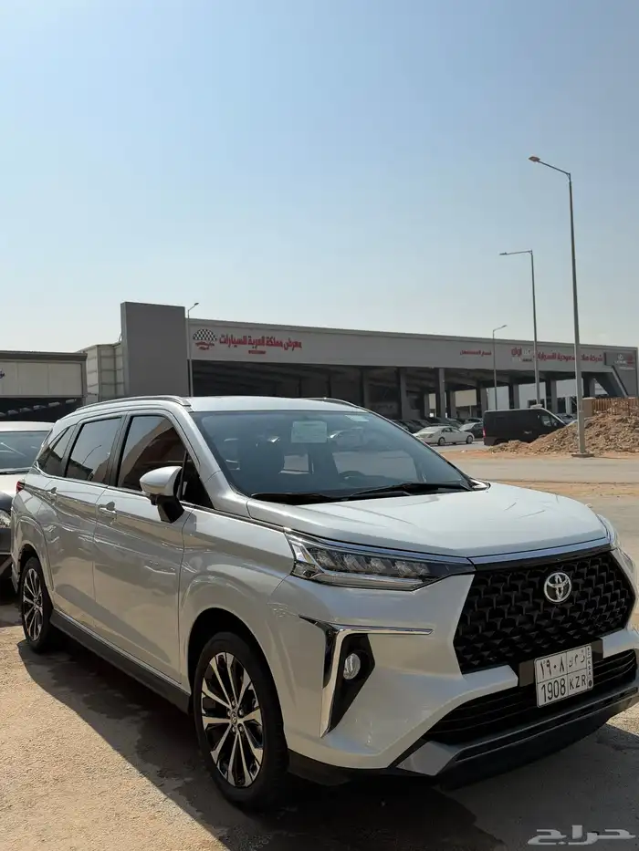 تويوتا فيلوز 2024 فل كامل 1