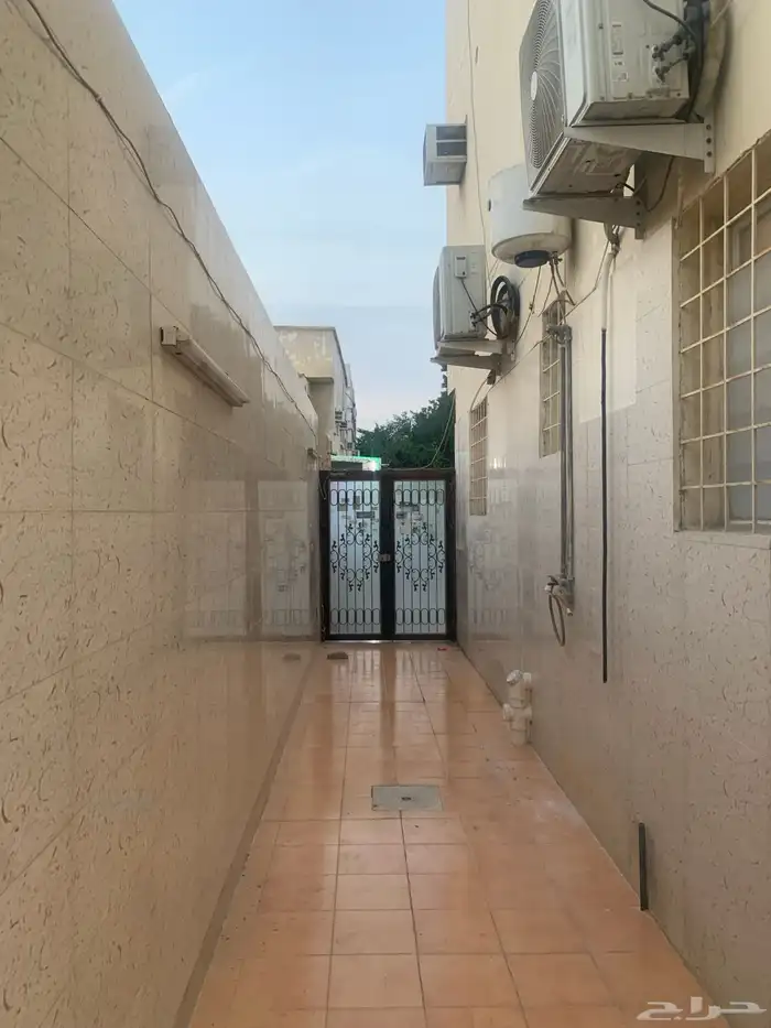 للبيع عماره دورين وملحق 10