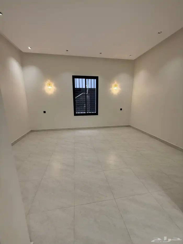 للبيع ارواف أرضيه وعلويه بحوش وسطح خاص المحاله ابها 690الف 30