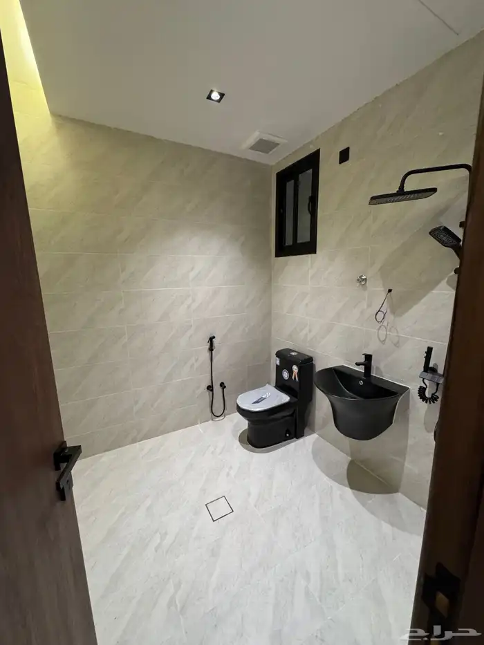 للبيع روف علوي دور ثاني مع ملحق تشطيب vipبحي الوسام 14