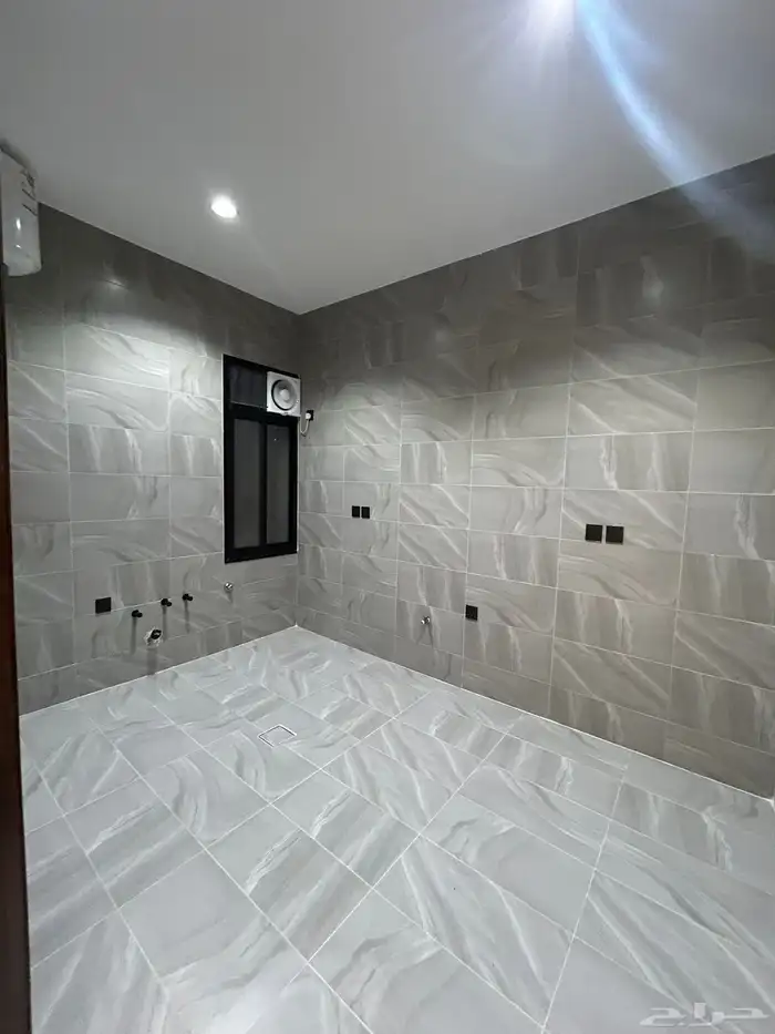 للبيع ارواف علوية احد روفيده بدرج خارجي للملحق موقع متميز 23