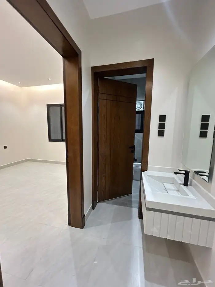 للبيع ارواف علوية احد روفيده بدرج خارجي للملحق موقع متميز 14