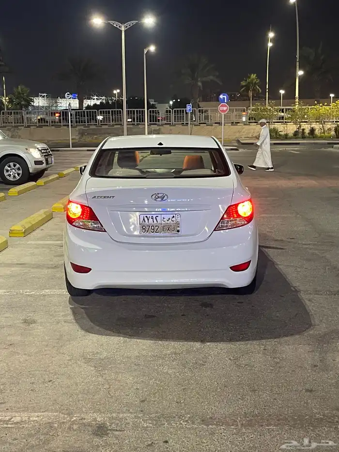 Hyundai أكسنت 2015 نضيفه وتنصفت للمستخدم 9
