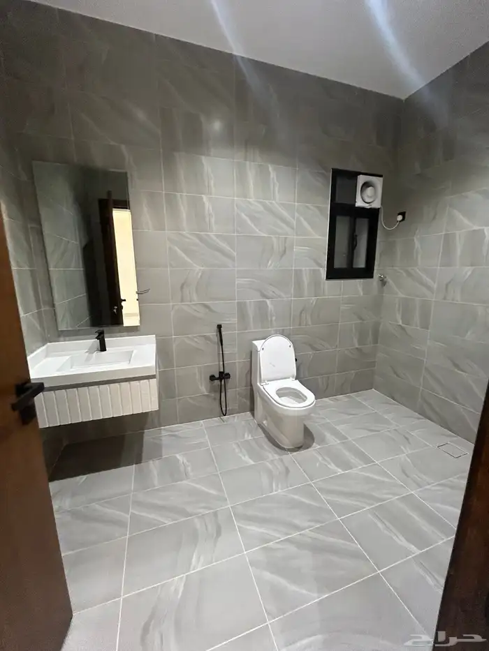 للبيع ارواف علوية احد روفيده بدرج خارجي للملحق موقع متميز 19