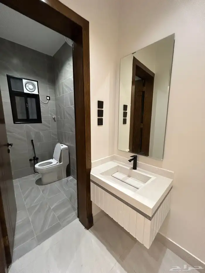 للبيع ارواف علوية احد روفيده بدرج خارجي للملحق موقع متميز 15