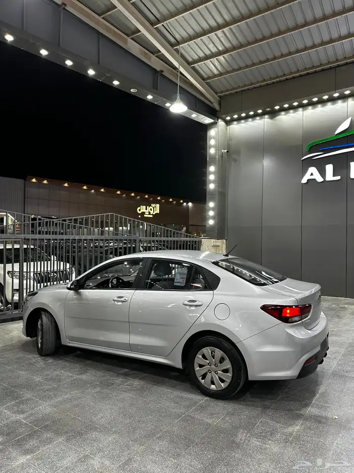 كيا ريو 2019 فضي لدى معرض(عبيد الرشيدي) 3