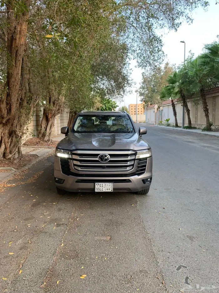 تويوتا لاندكروزر GXR L5 2022 1