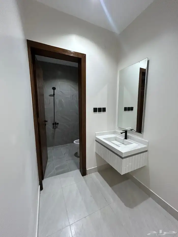 للبيع ارواف علوية احد روفيده بدرج خارجي للملحق موقع متميز 25