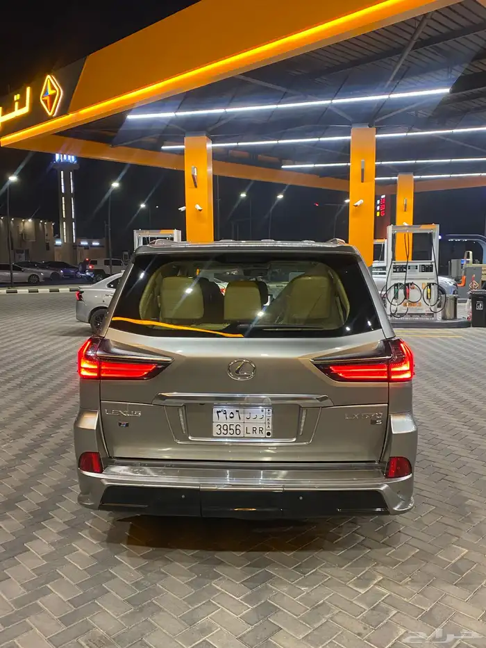 لكزس2019 3
