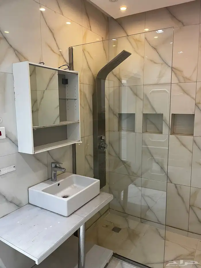 شقة 4 غرف فاخرة للإيجار-قريبة من السبعين والأربعين بحي الصفا 6