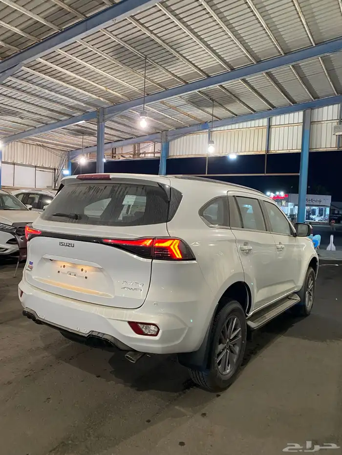 ايسوزو جيب ام يو اكس 2025 اقل سعر 3