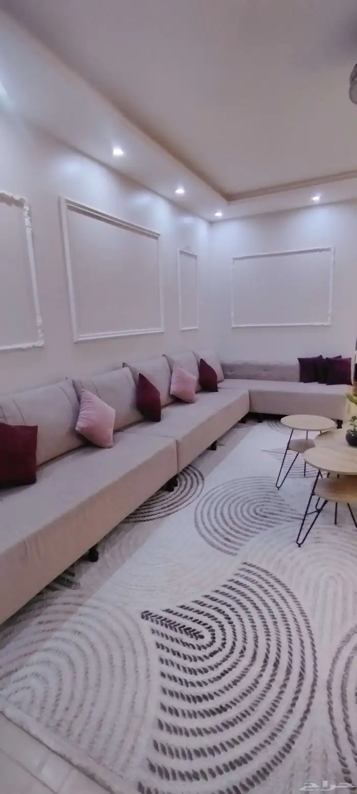 لبيع مجلسين وحد حرف L ووحد كبير 0