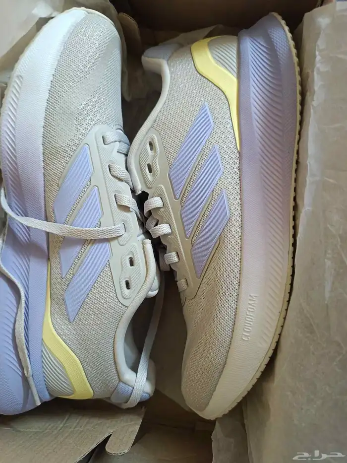 جزمة اديداس جديد مقاس 38 0