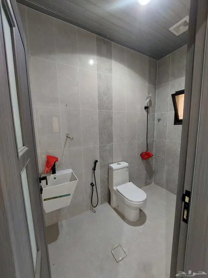 للبيع شقه تمليك أرضية مخطط 71 جديدة حواش وكراج مدخل خاص 14