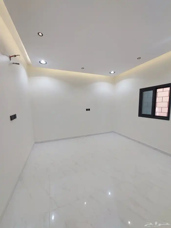 للبيع شقه تمليك أرضية مخطط 71 جديدة حواش وكراج مدخل خاص 10