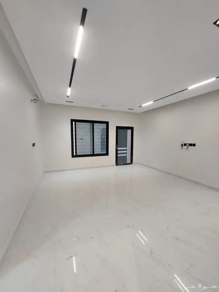 للبيع شقه تمليك أرضية مخطط 71 جديدة حواش وكراج مدخل خاص 13